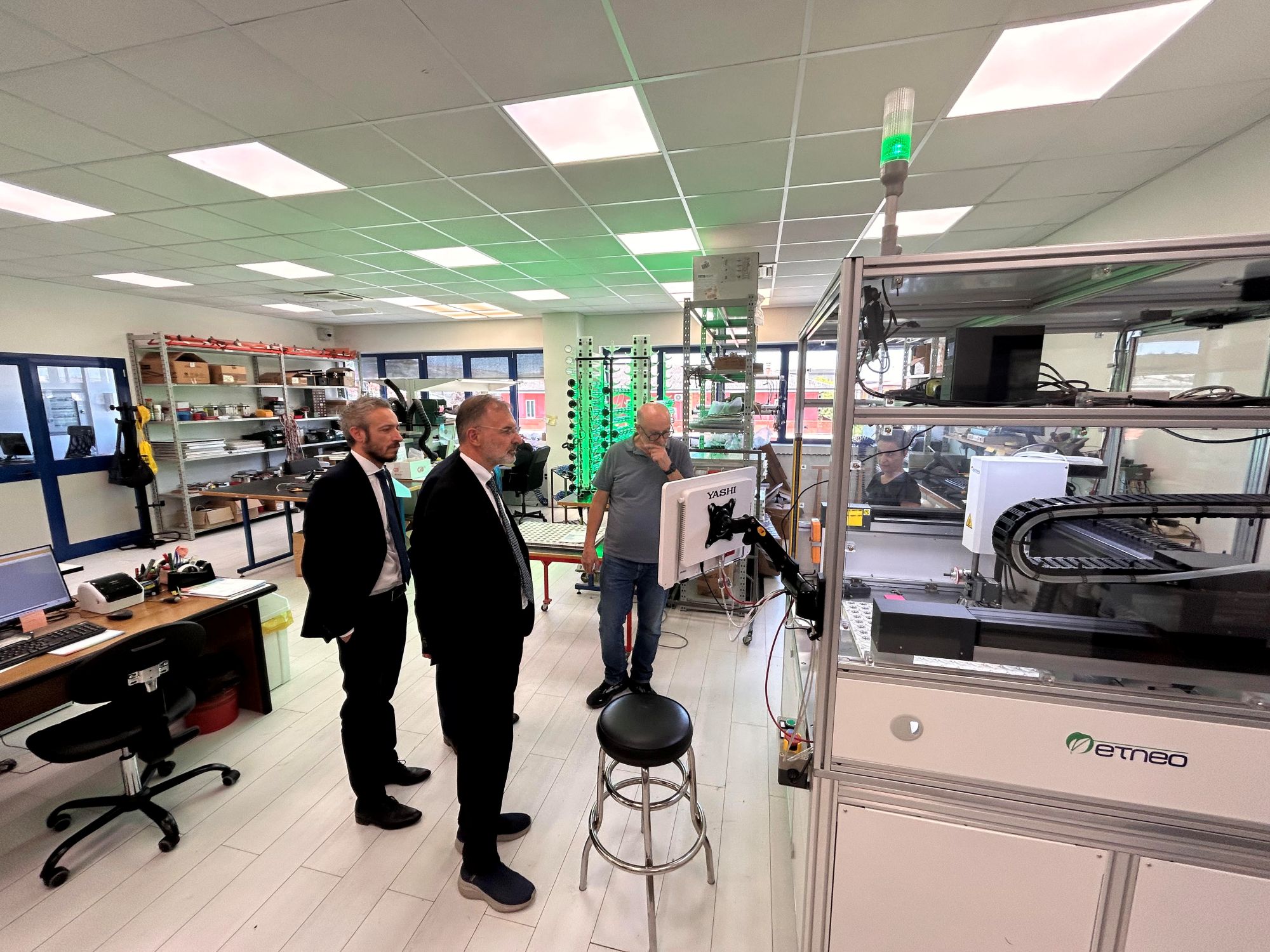 L'assessore Bitonci in visita a Losi elettronica di Melara